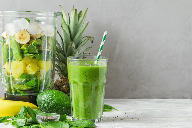 Jugo verde con frutas